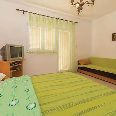 Holiday home 5 Bedroom Pet Friendly In Banj