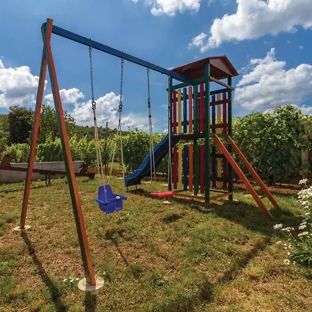 5 Bedroom Pet Friendly In *