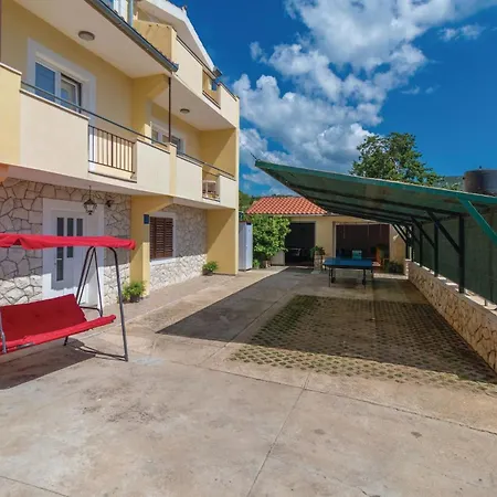 Holiday home 5 Bedroom Pet Friendly In Banj