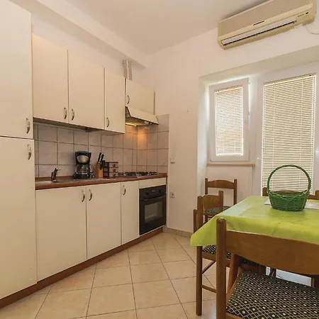 Holiday home 5 Bedroom Pet Friendly In