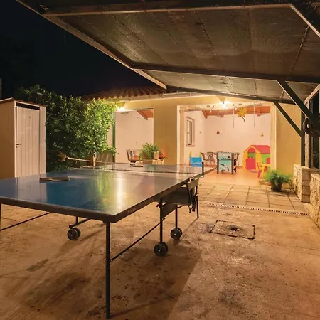 5 Bedroom Pet Friendly In *