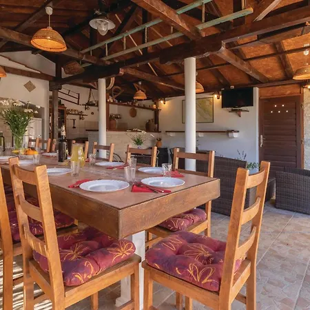 5 Bedroom Pet Friendly In * Banj