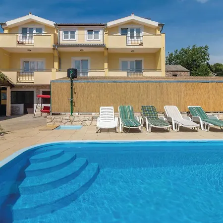 5 Bedroom Pet Friendly In