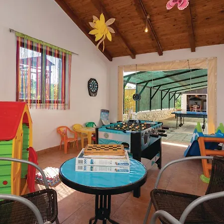 Holiday home 5 Bedroom Pet Friendly In *