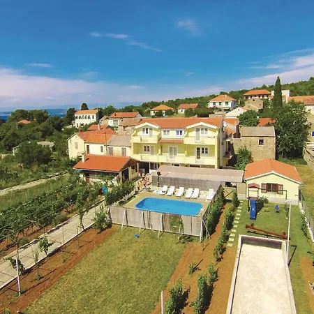 5 Bedroom Pet Friendly In Banj