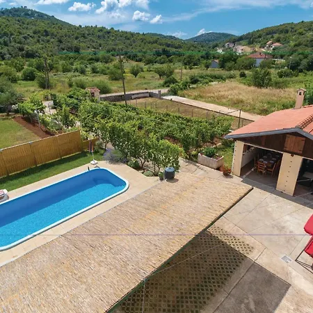 5 Bedroom Pet Friendly In * Banj