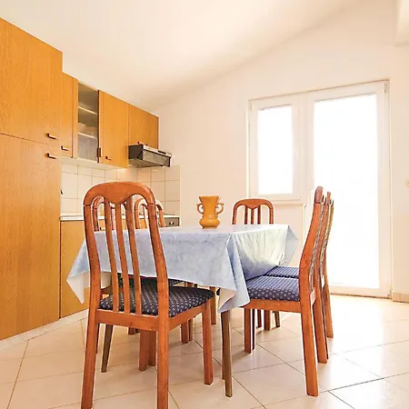 Holiday home 5 Bedroom Pet Friendly In Banj