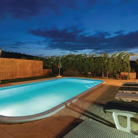 5 Bedroom Pet Friendly In