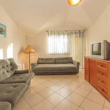 Holiday home 5 Bedroom Pet Friendly In Banj