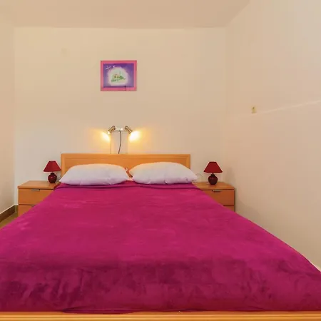 Holiday home 5 Bedroom Pet Friendly In Banj