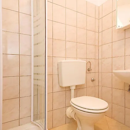 5 Bedroom Pet Friendly In Banj