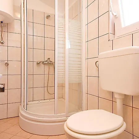 5 Bedroom Pet Friendly In Holiday home *