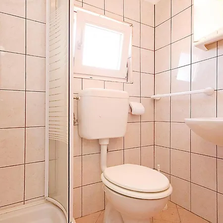 5 Bedroom Pet Friendly In *