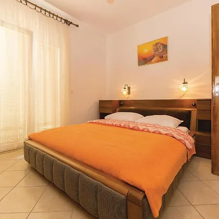 5 Bedroom Pet Friendly In