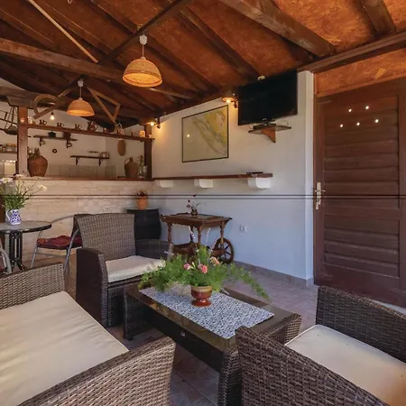5 Bedroom Pet Friendly In