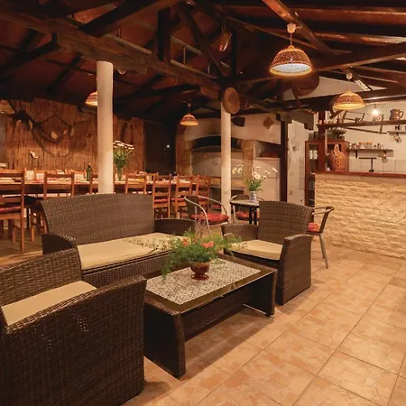 5 Bedroom Pet Friendly In * Banj